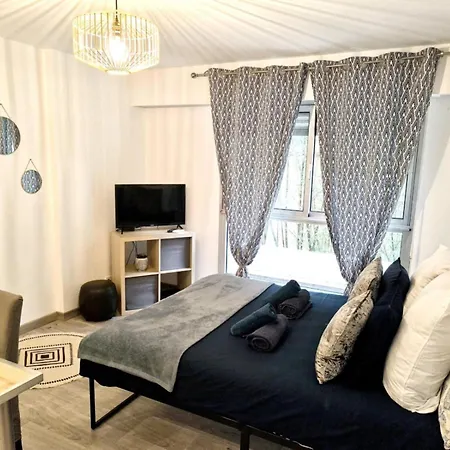 Cosy & Chill Avec Piscine Residentielle & Proche Centre Ville- Ideal Pour Couple Et Professionels דירה